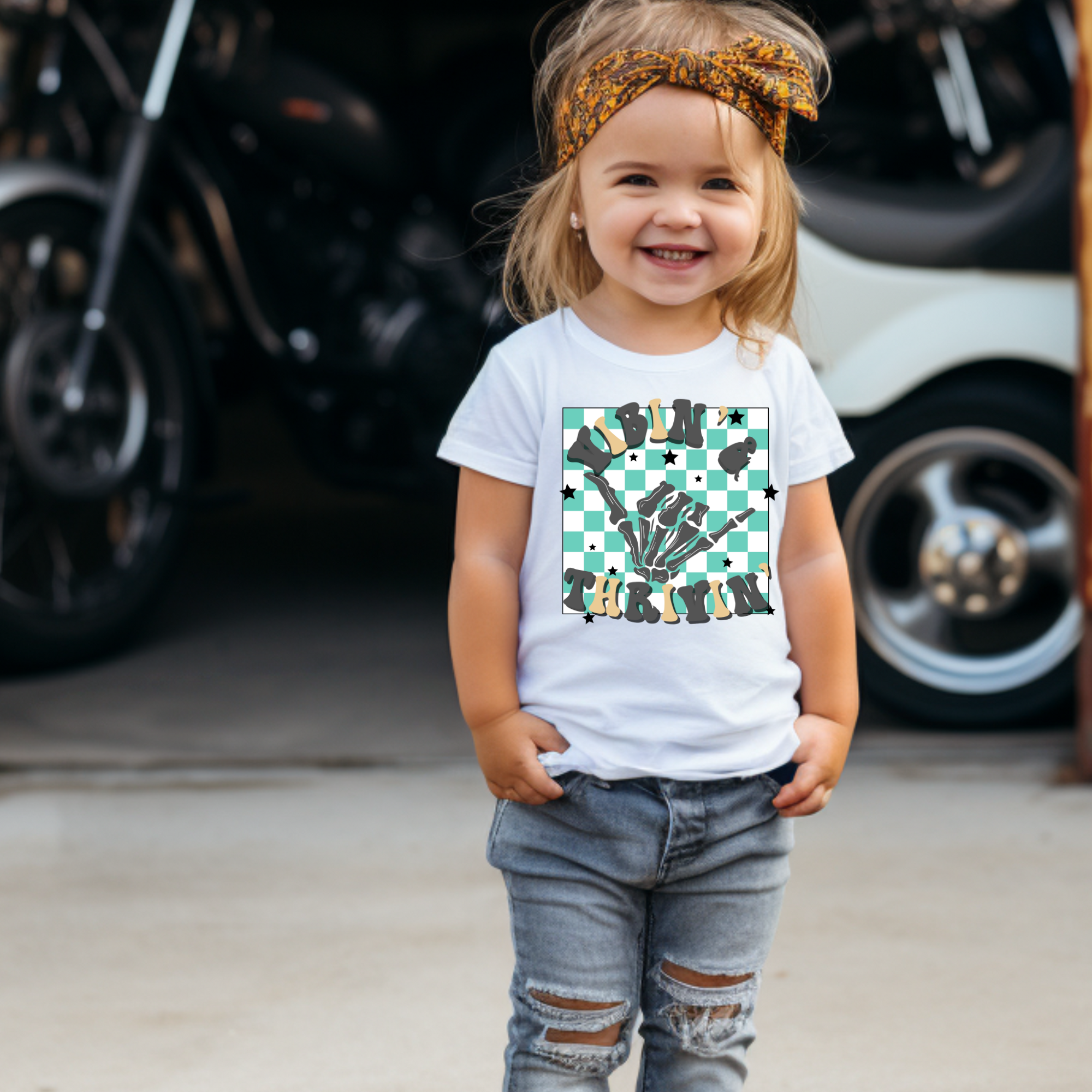 VIBIN' AND THRIVIN' TEE